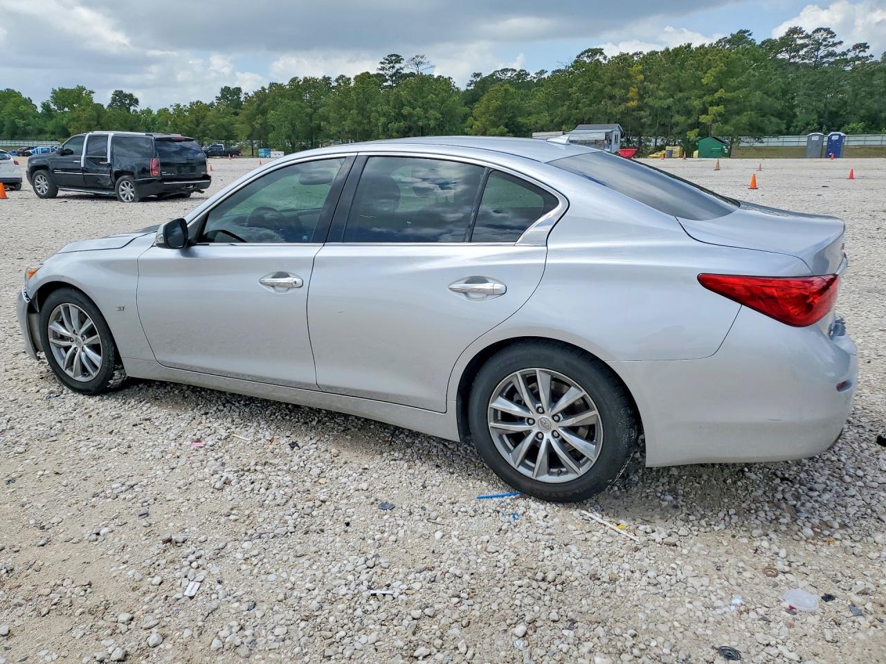 INFINITI Q50 Premium