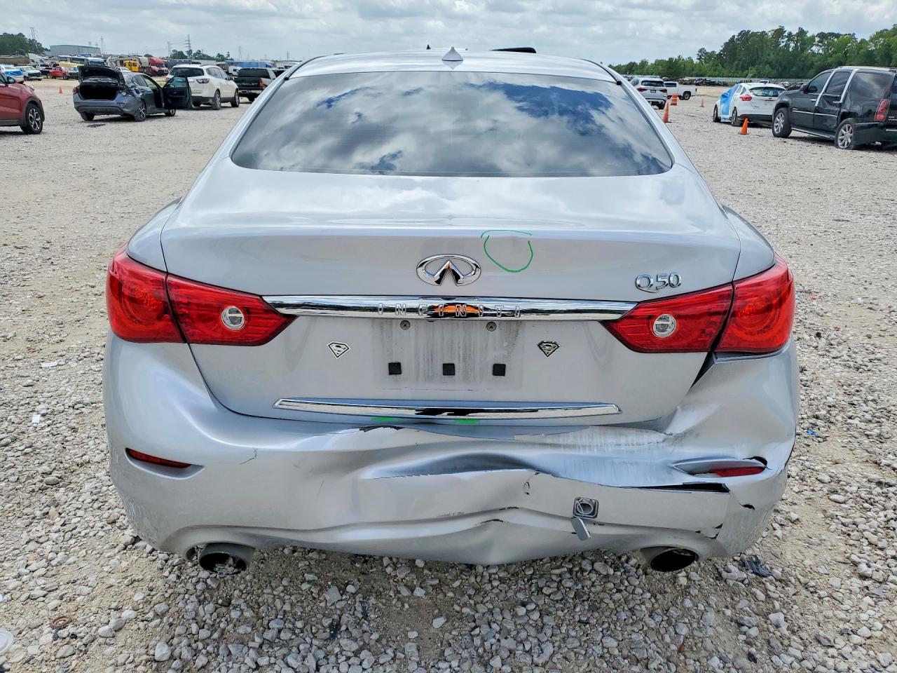 INFINITI Q50 Premium