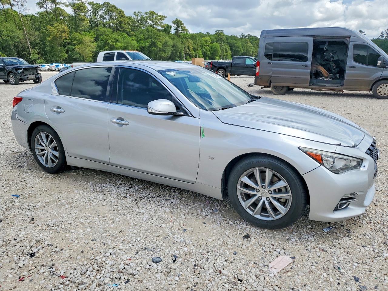 INFINITI Q50 Premium