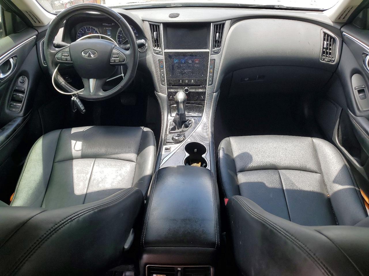 INFINITI Q50 Premium