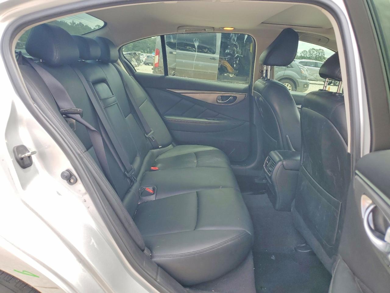 INFINITI Q50 Premium