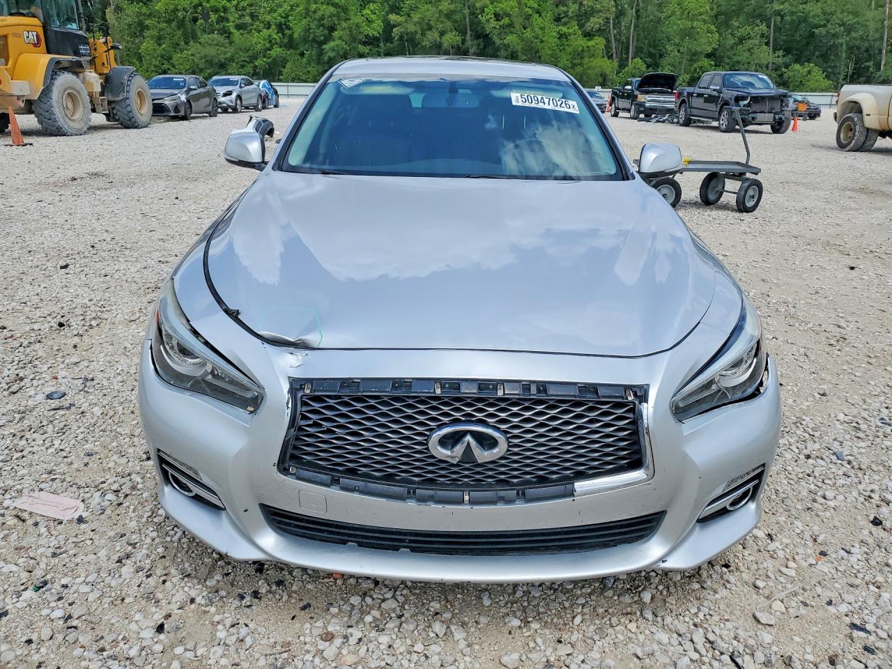 INFINITI Q50 Premium