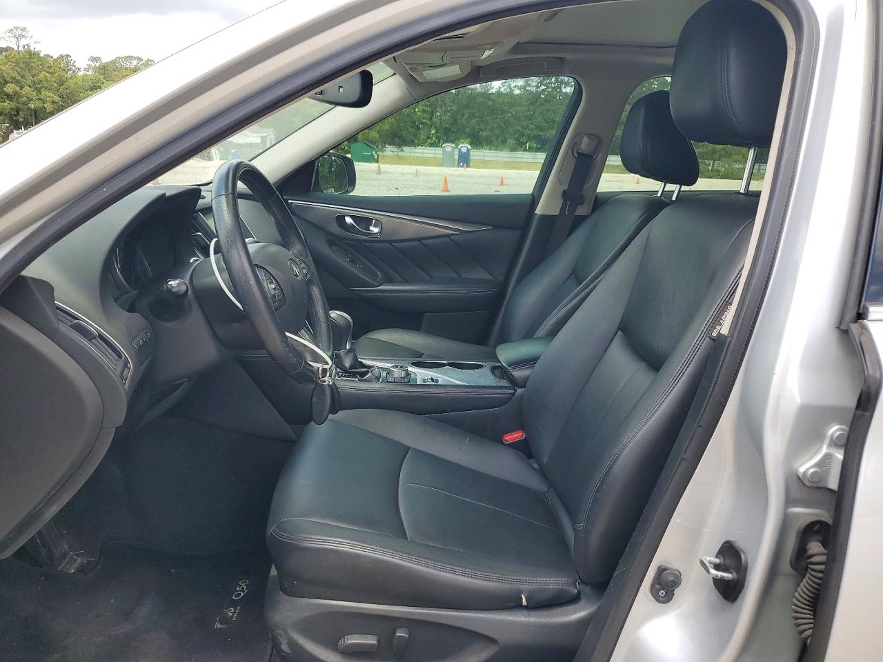INFINITI Q50 Premium