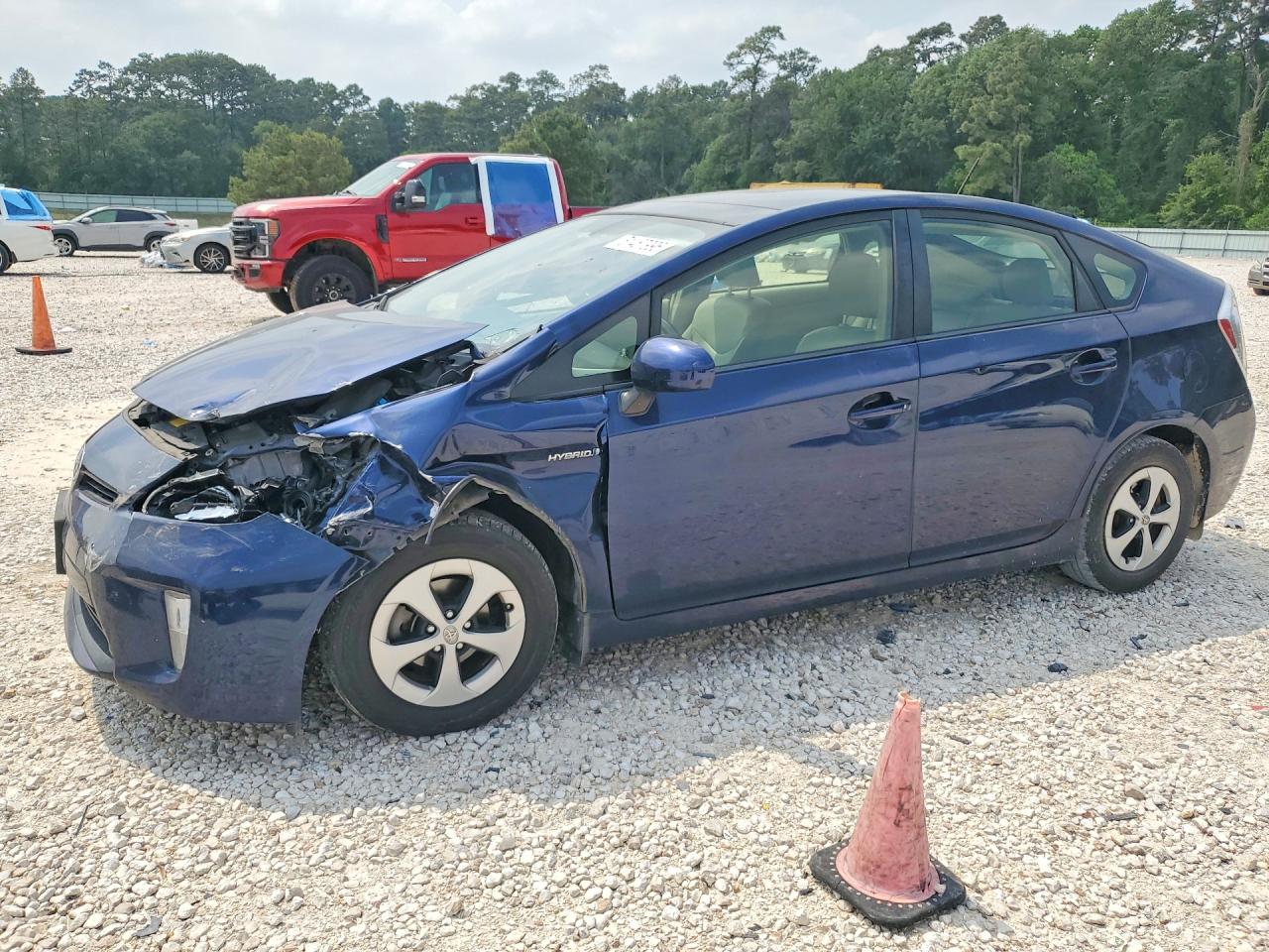 Salvage Toyota Prius Image