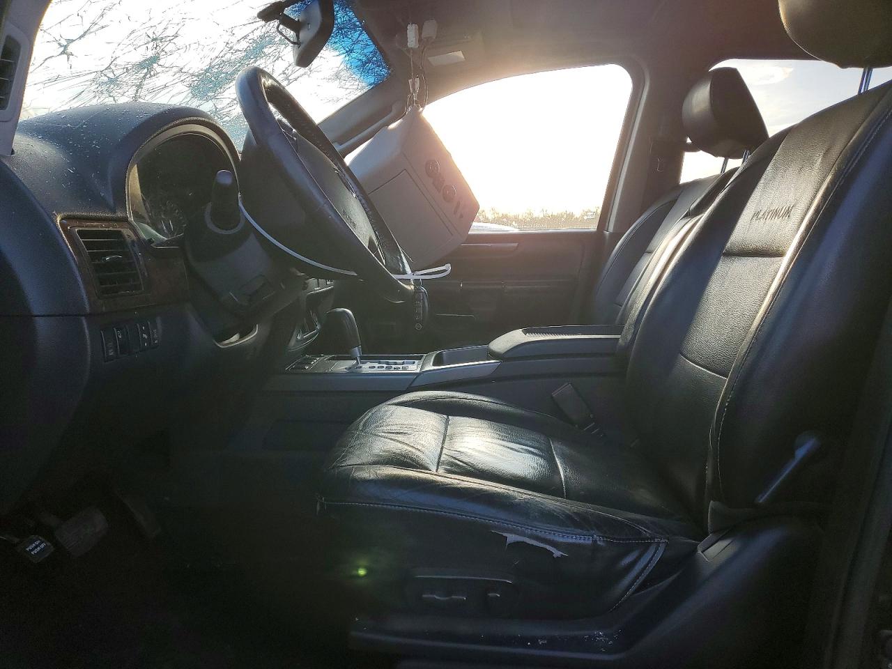 Nissan Armada Platinum