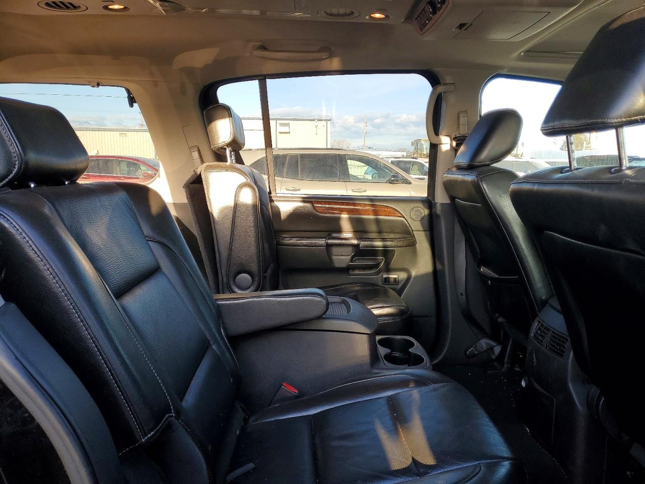 Nissan Armada Platinum