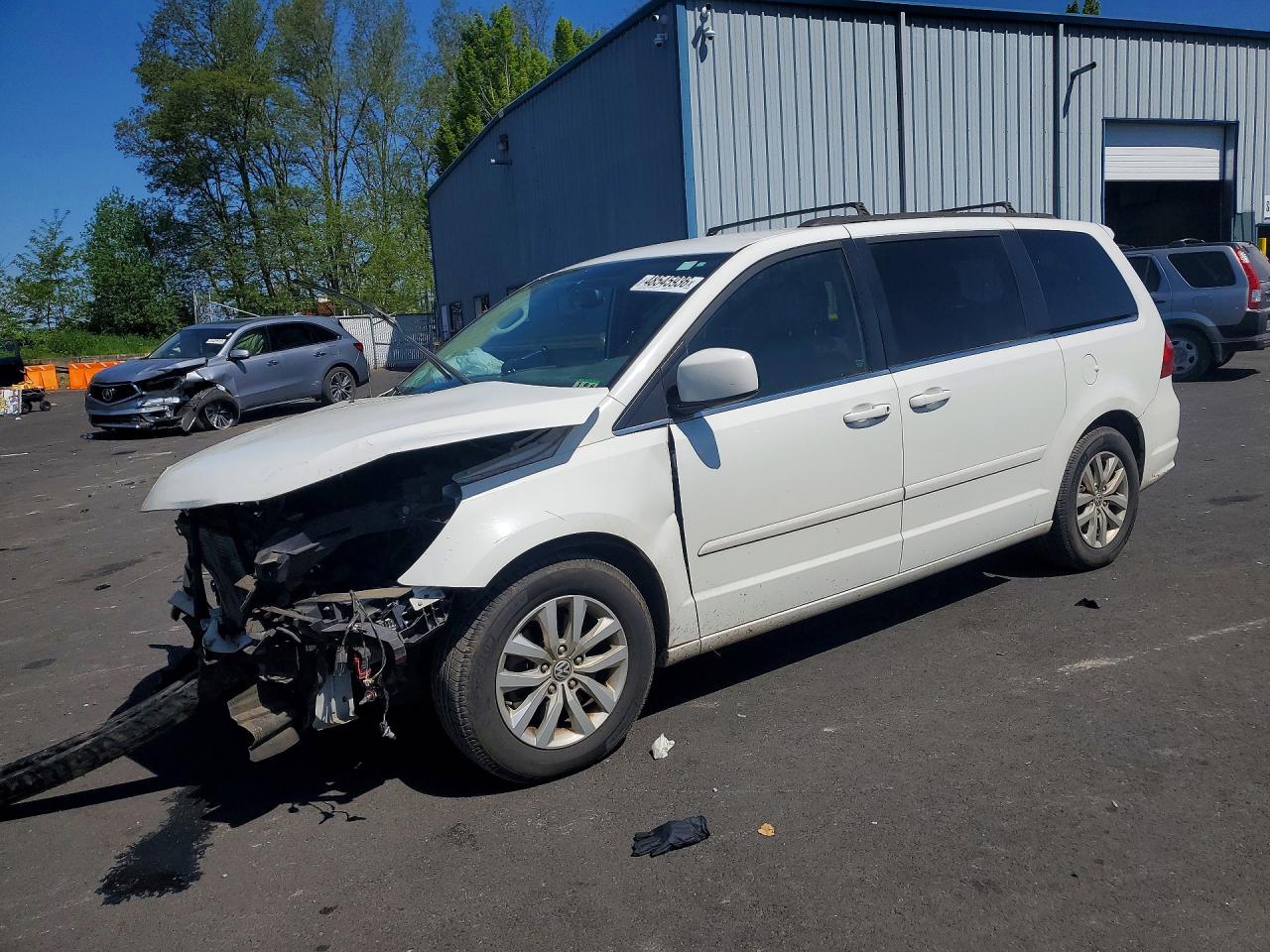 Salvage Volkswagen Routan Image
