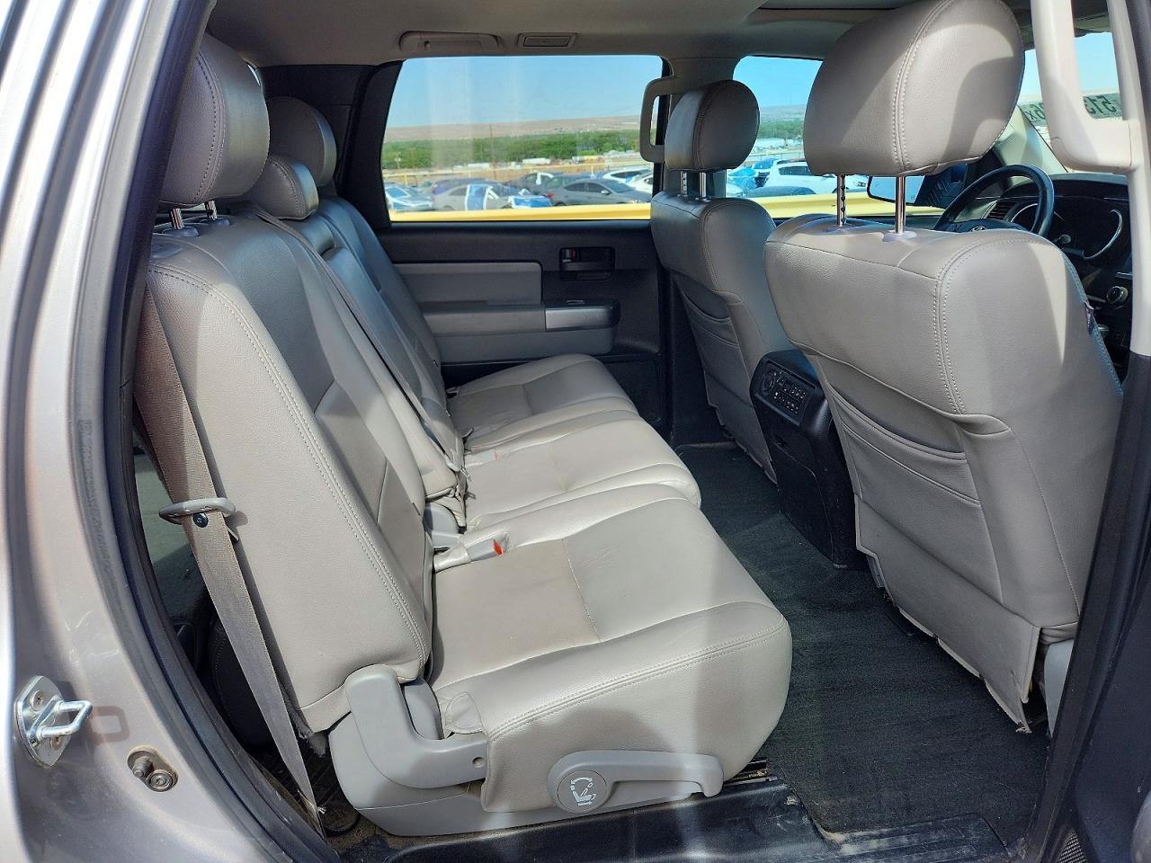 Toyota Sequoia Sr5