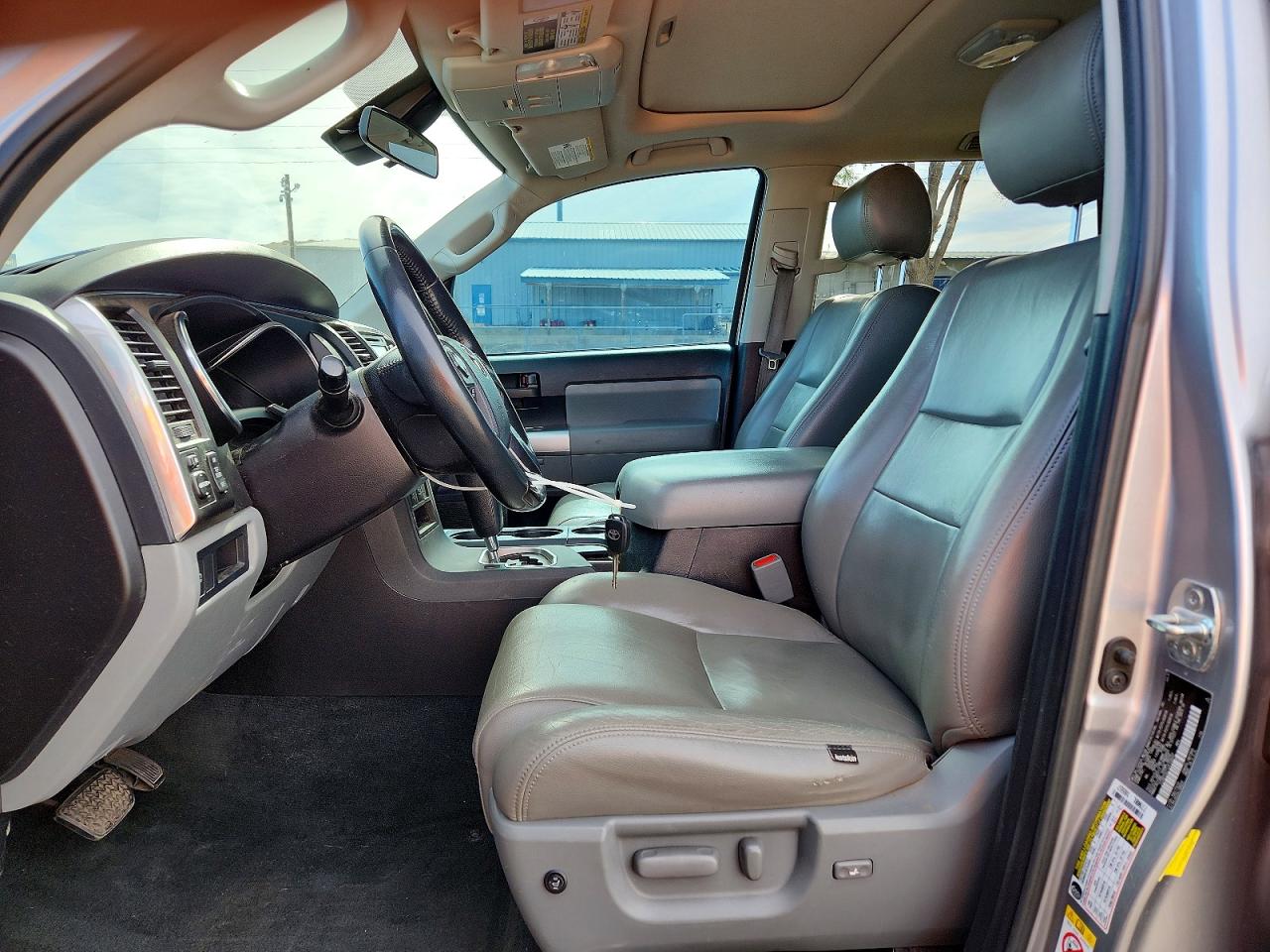 Toyota Sequoia Sr5