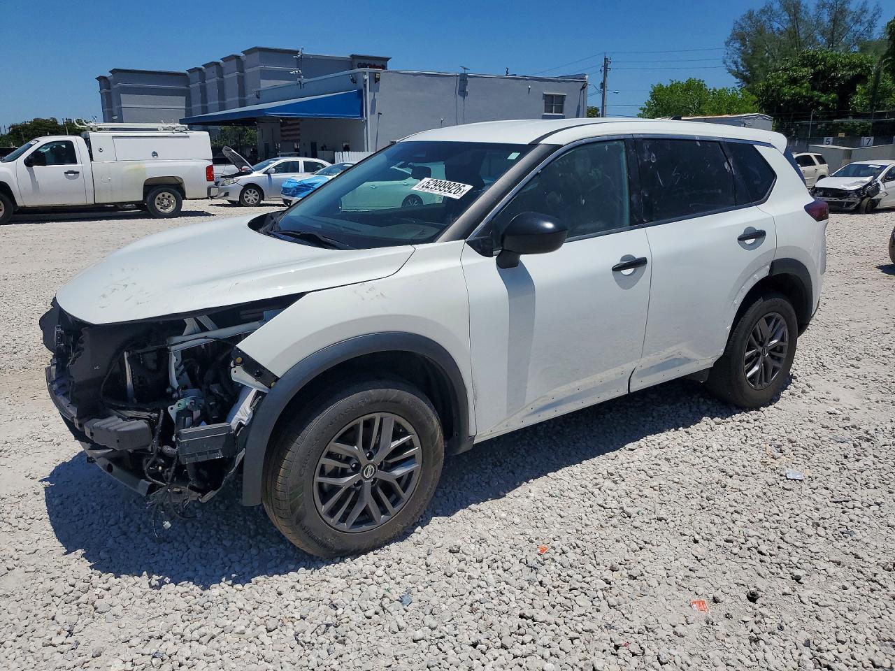 Salvage Nissan Rogue Image