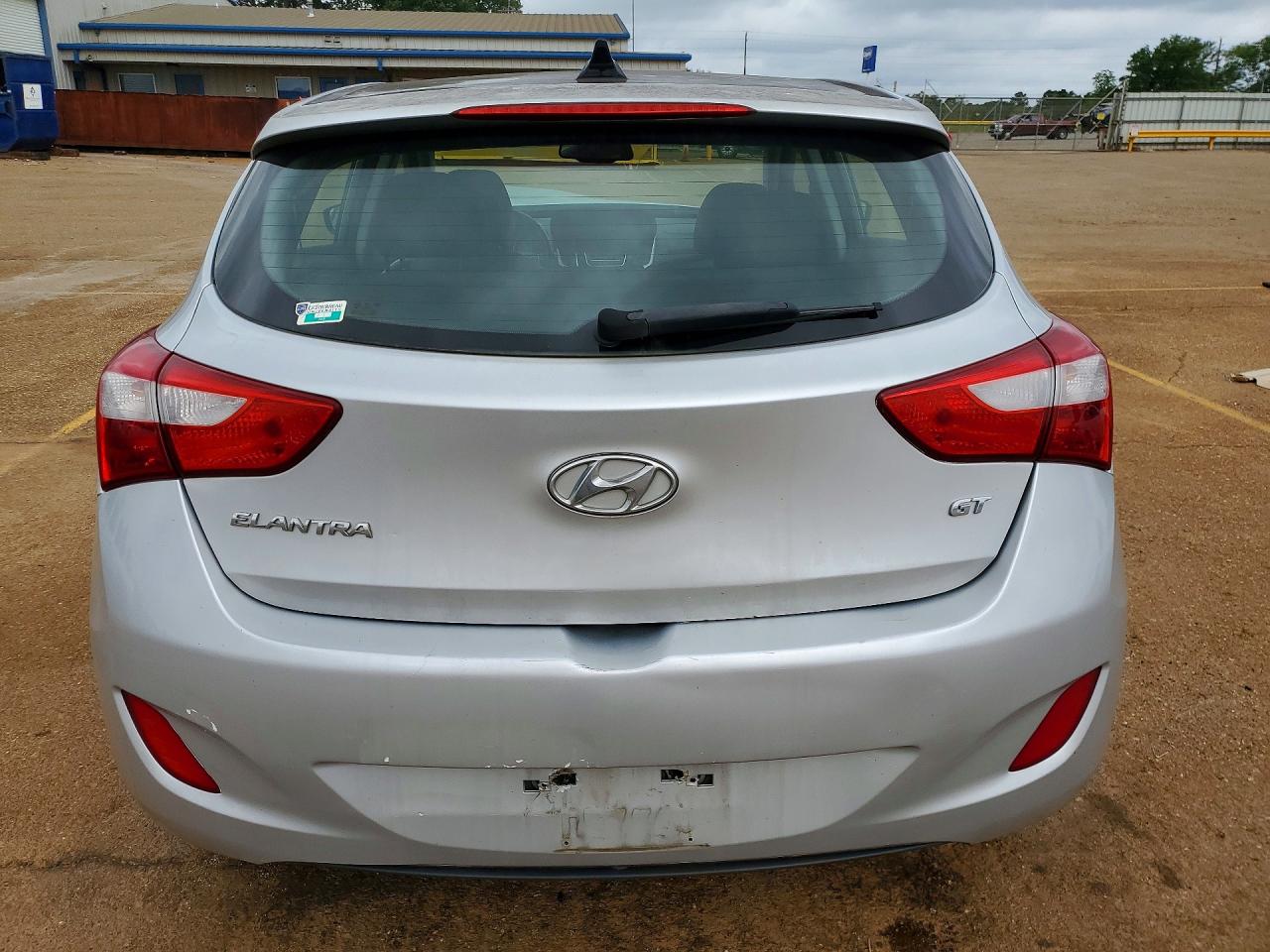 Hyundai ELANTRA Base