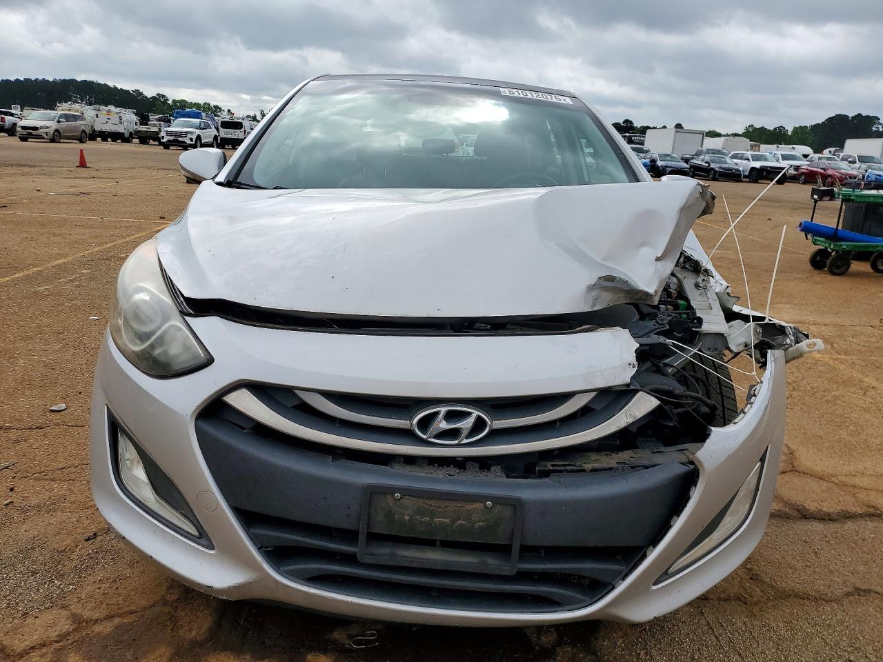 Hyundai ELANTRA Base