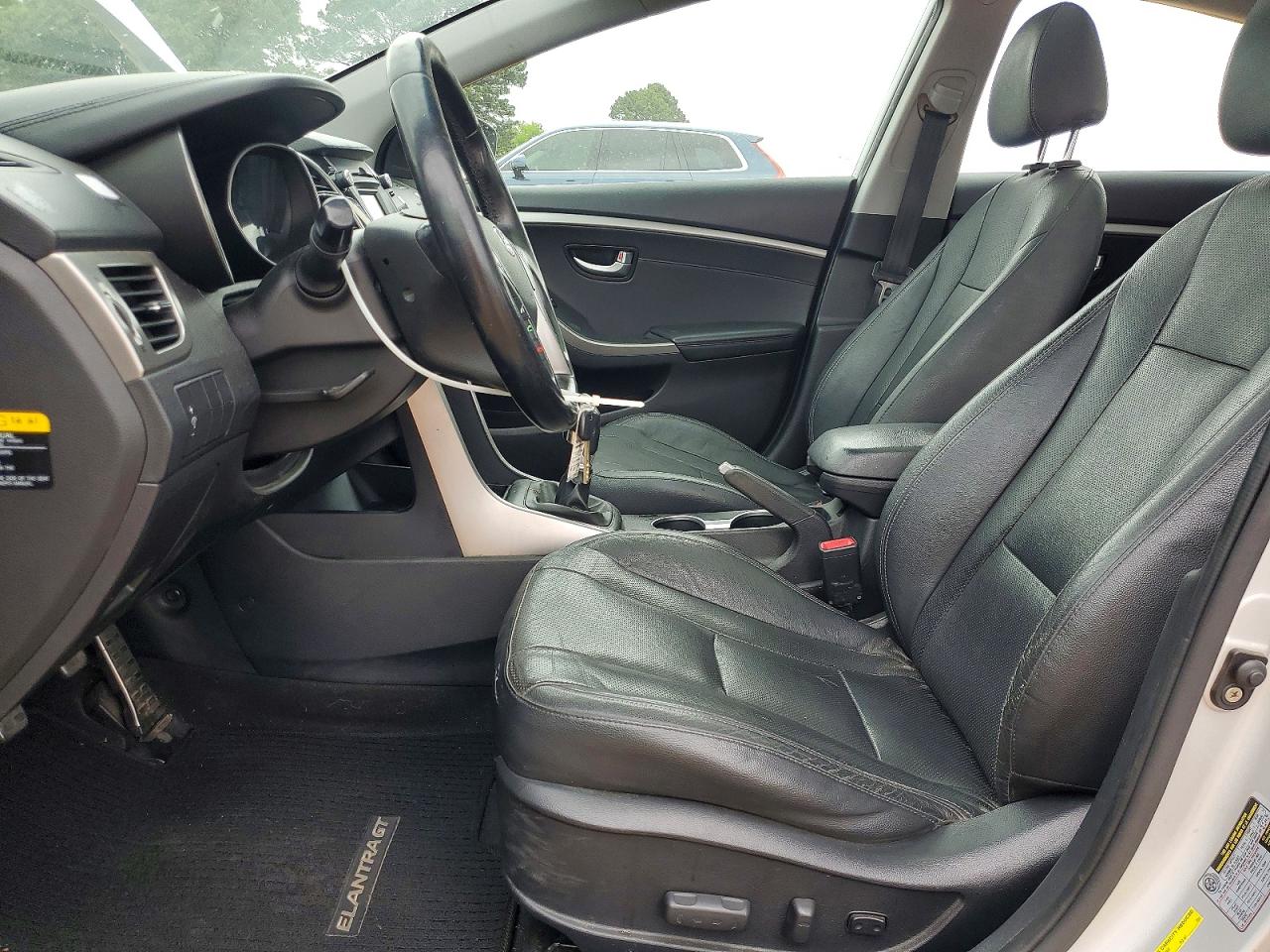 Hyundai ELANTRA Base