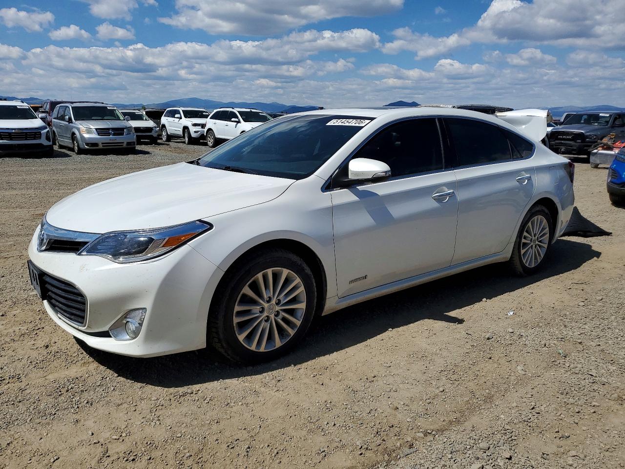 Salvage Toyota Avalon Image