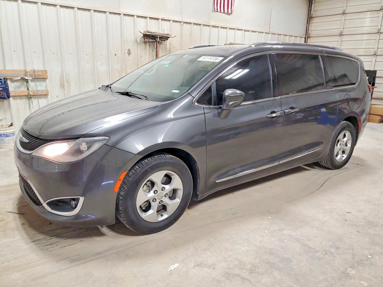 Salvage Chrysler Pacifica Image