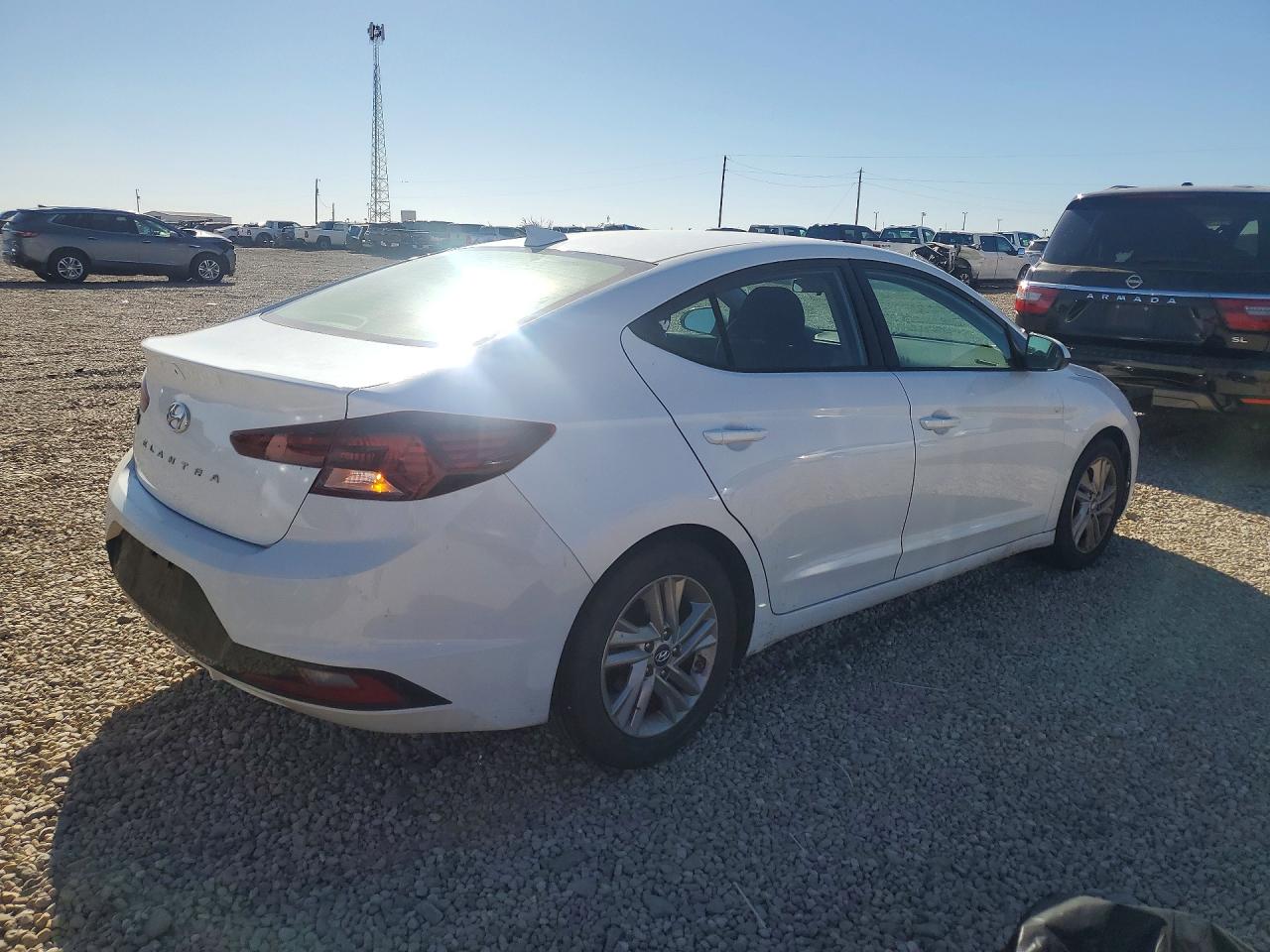 Hyundai ELANTRA Sel