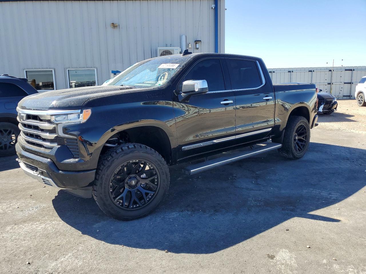 Salvage Chevrolet Silverado Image