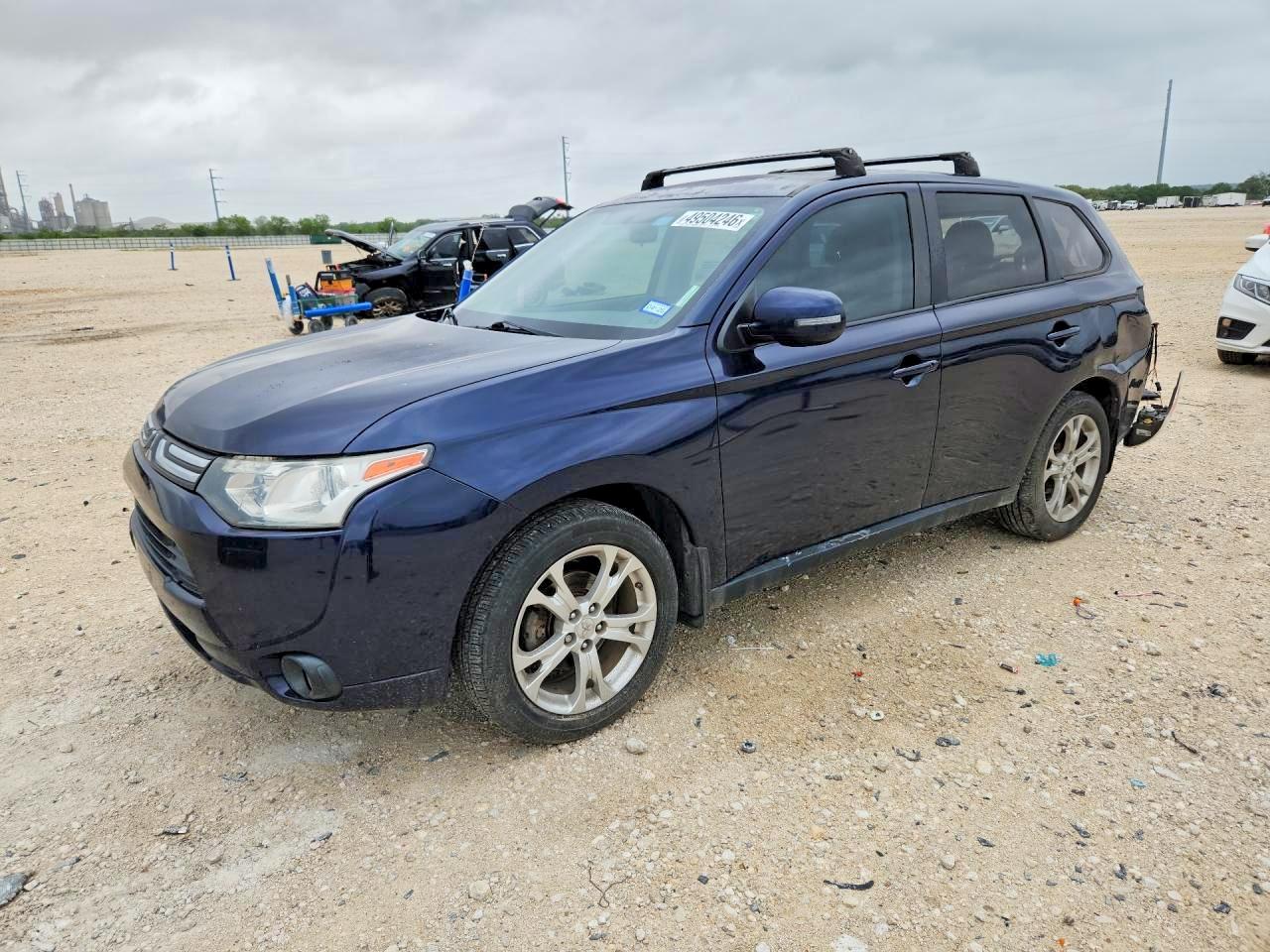 Salvage Mitsubishi Outlander Image