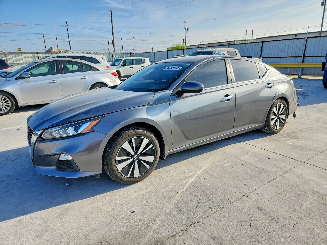 Salvage Nissan Altima Image