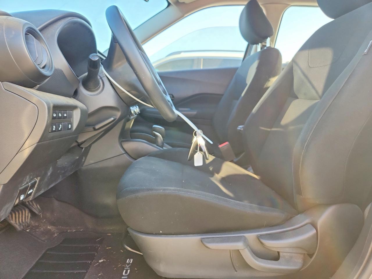 Nissan Kicks S