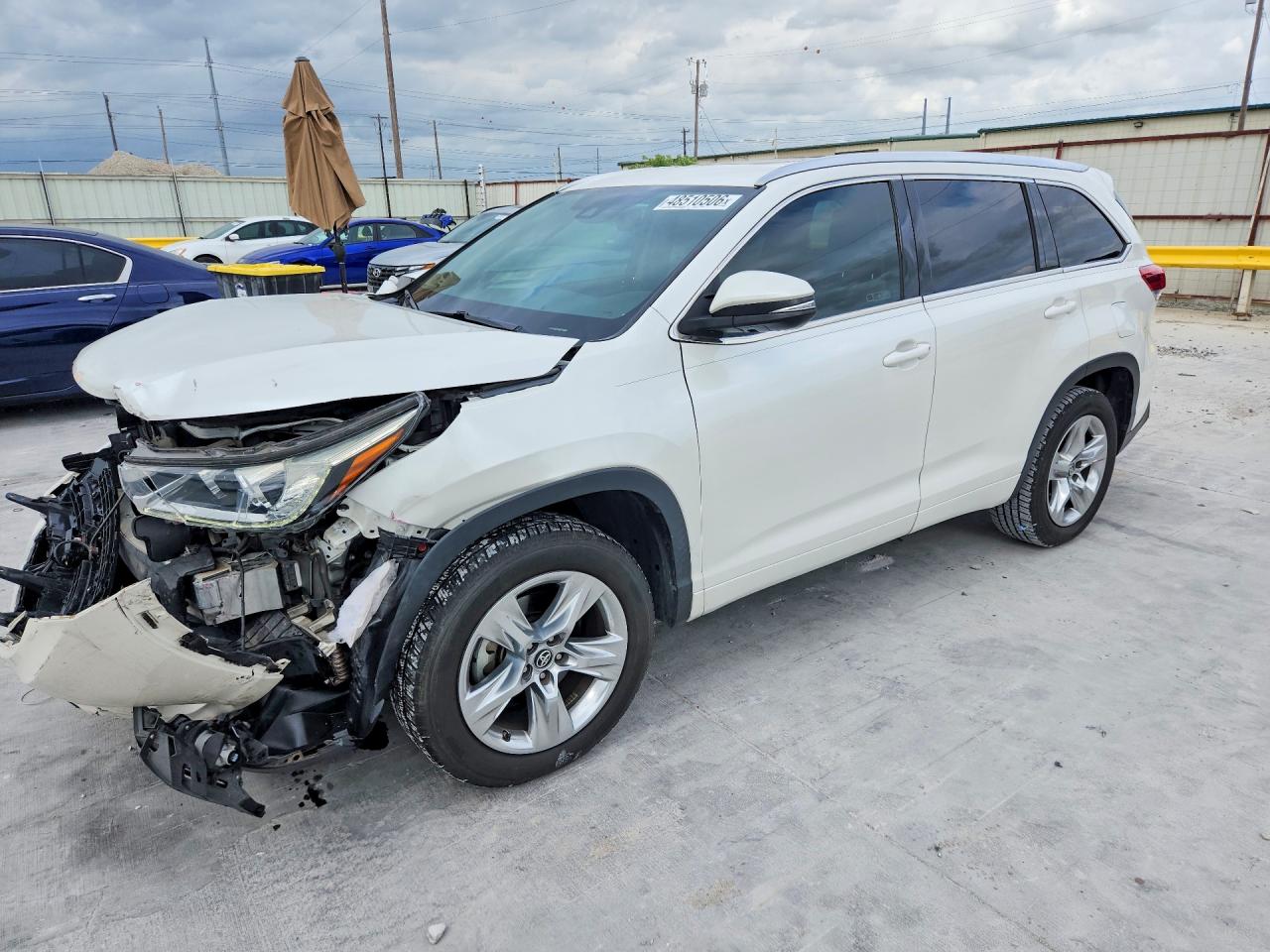 Salvage Toyota Highlander Image