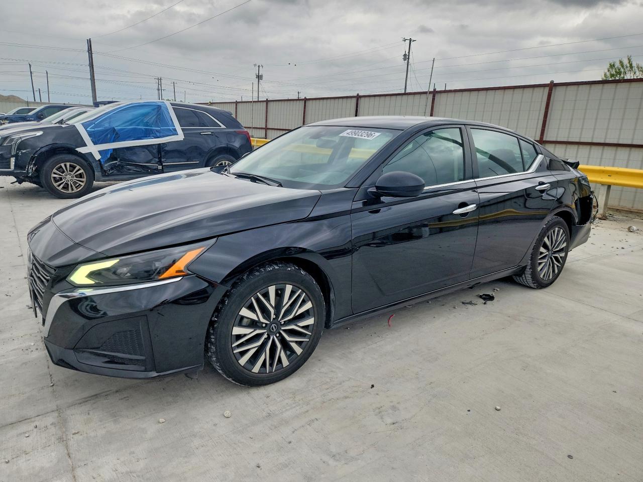 Salvage Nissan Altima Image