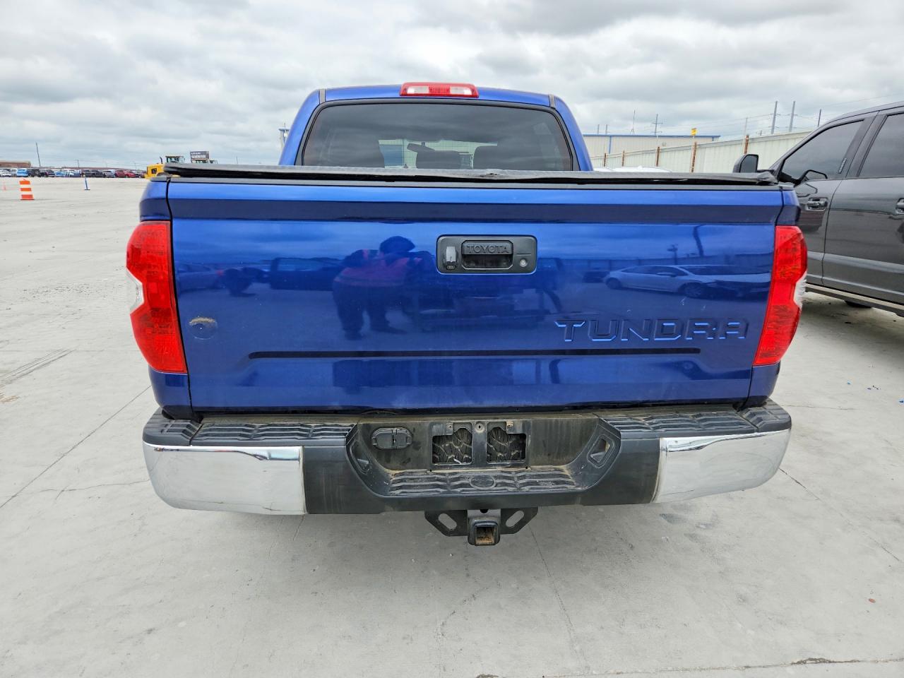 Toyota Tundra Crewmax Sr5