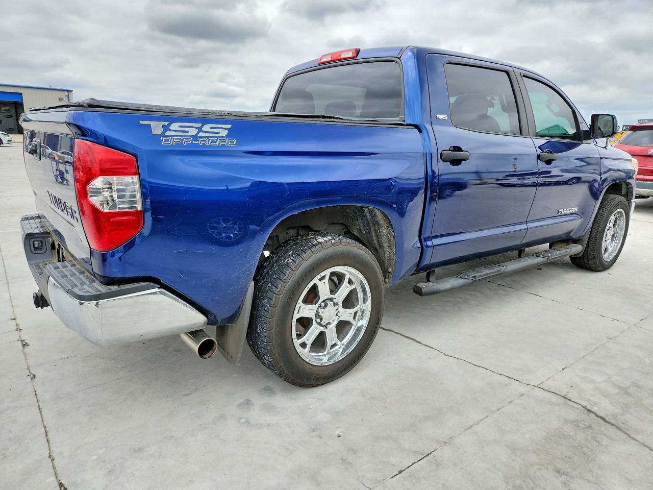 Toyota Tundra Crewmax Sr5