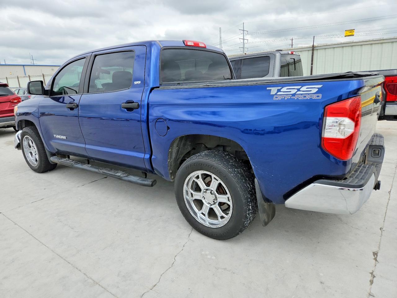 Toyota Tundra Crewmax Sr5