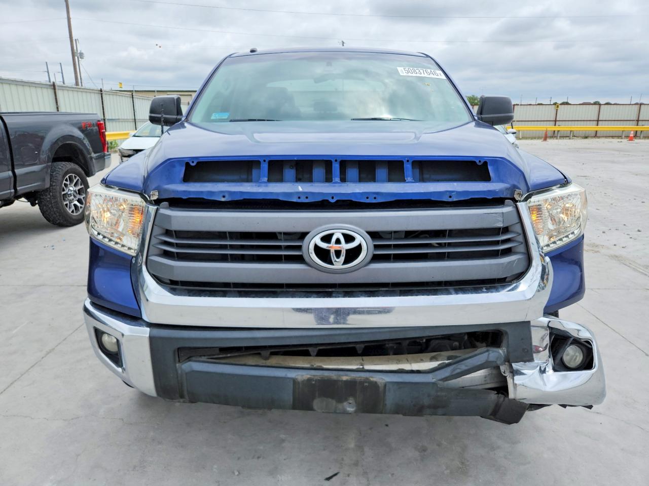 Toyota Tundra Crewmax Sr5