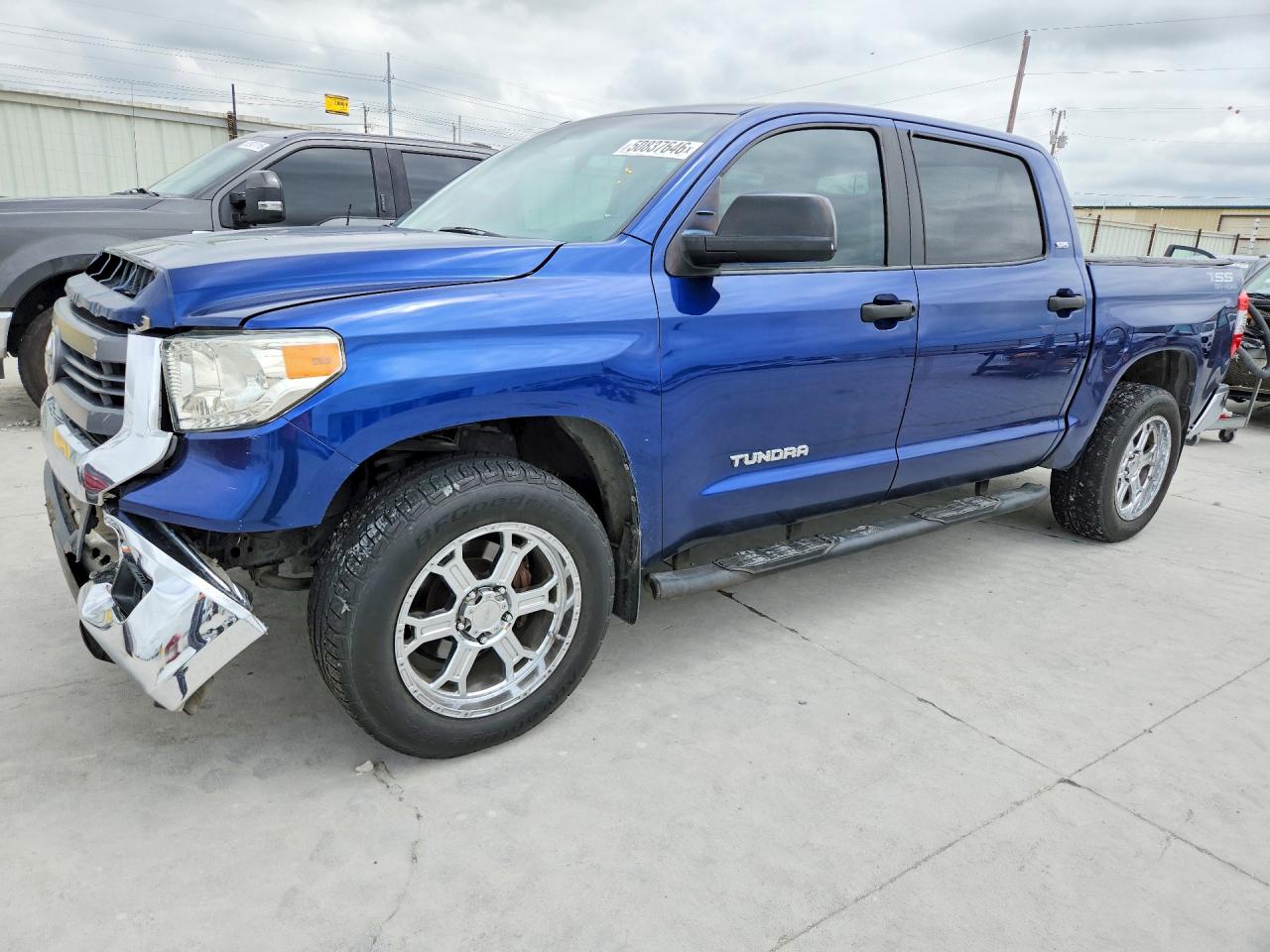 Salvage Toyota Tundra Image