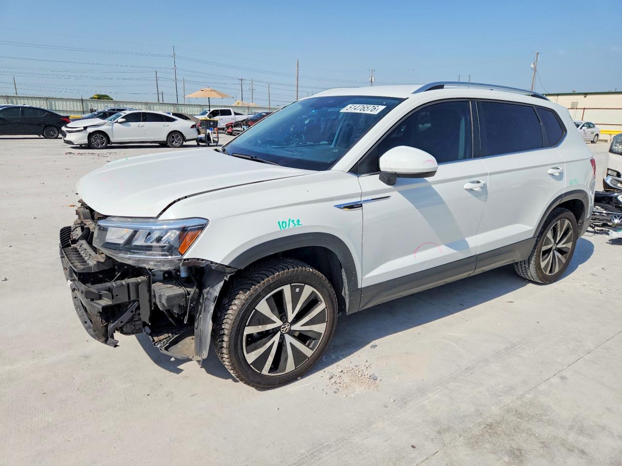 Salvage Volkswagen Taos Image
