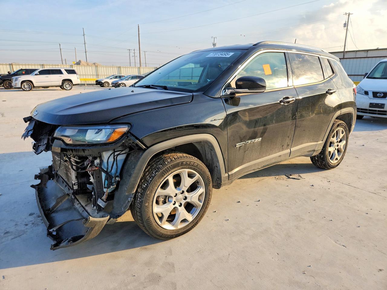 Salvage Jeep Compass Image