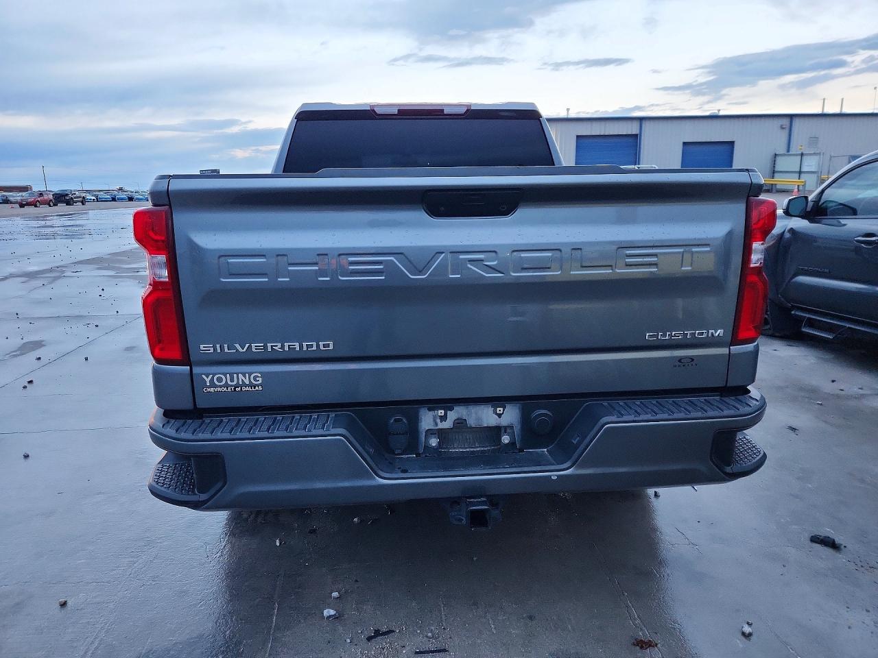 Chevrolet Silverado C1500 Custom