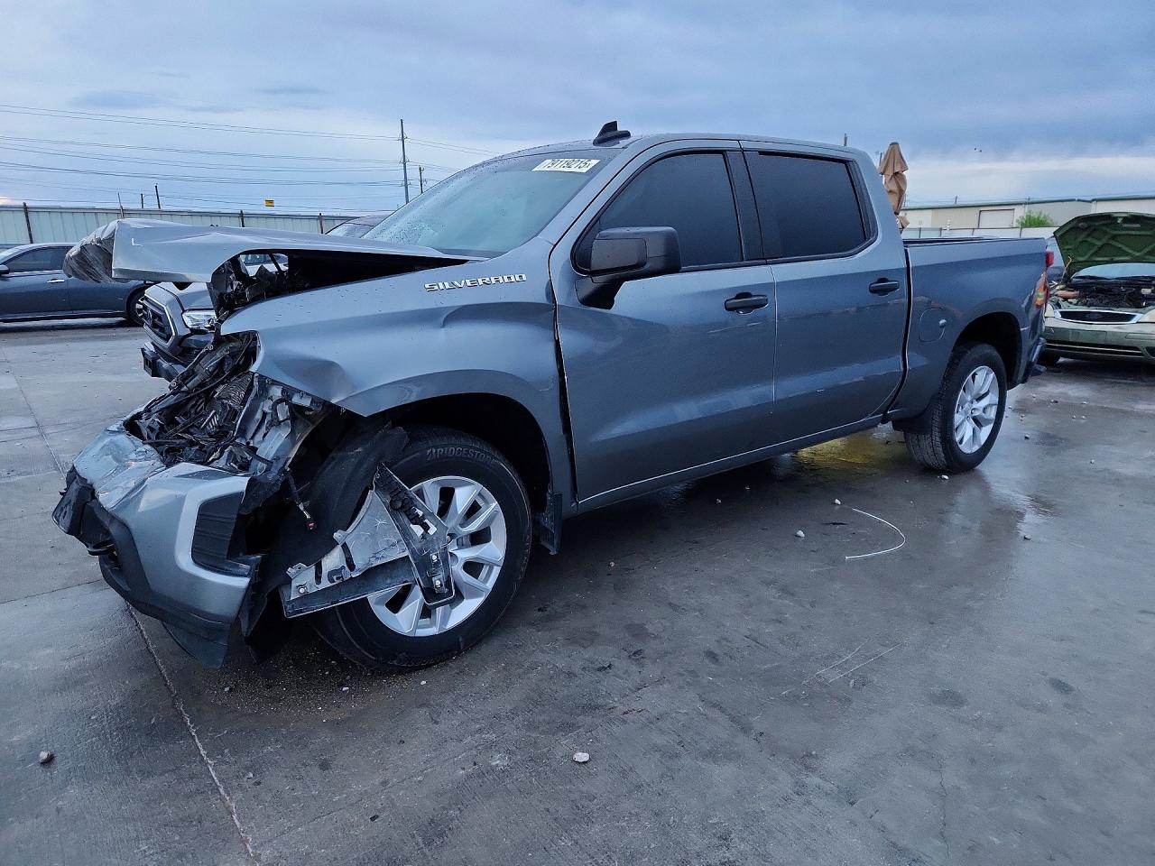 Salvage Chevrolet Silverado Image