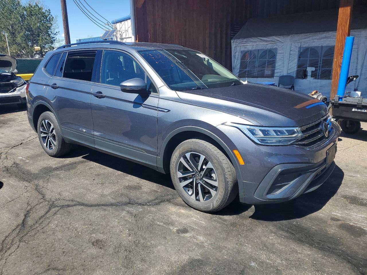 Volkswagen Tiguan S