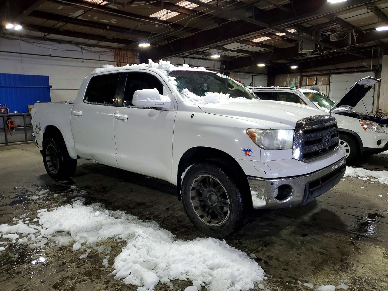 Toyota Tundra Crewmax Sr5