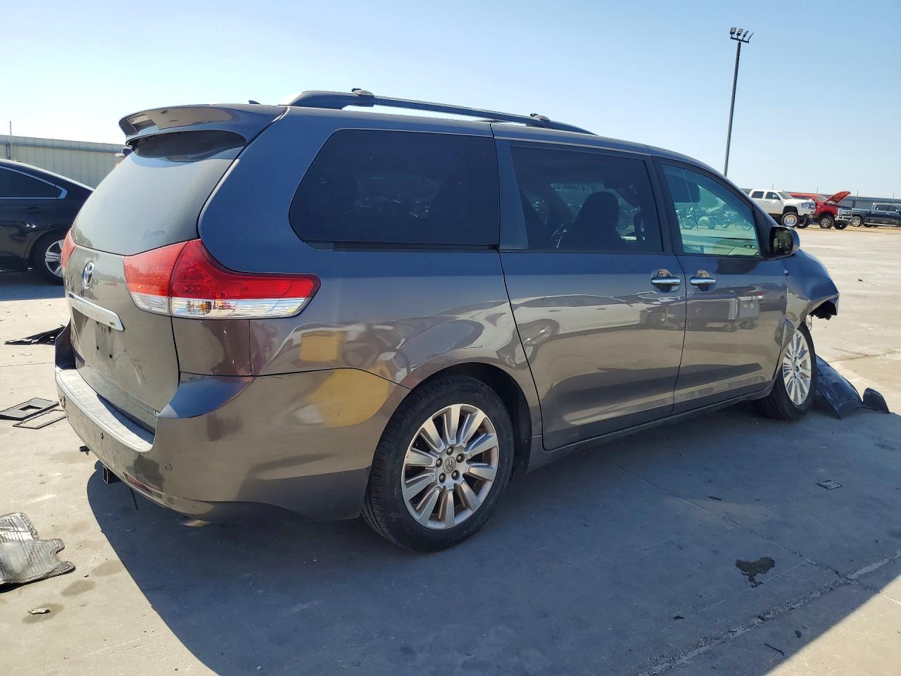 Toyota Sienna Limited 7-passenger