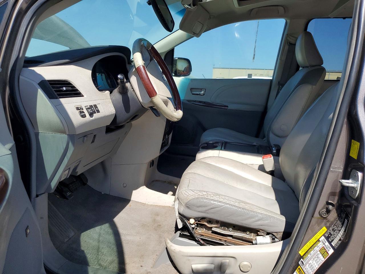 Toyota Sienna Limited 7-passenger