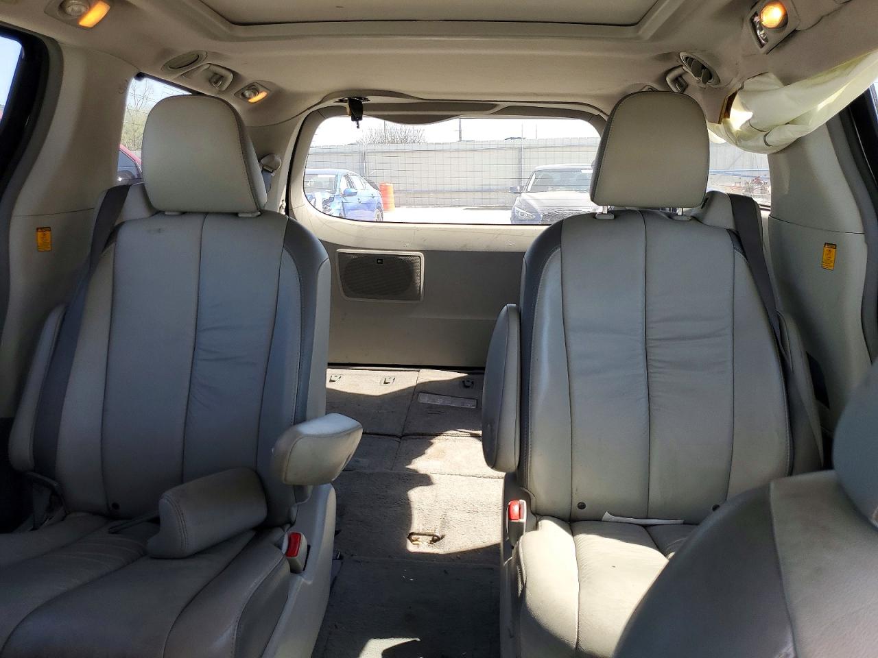 Toyota Sienna Limited 7-passenger