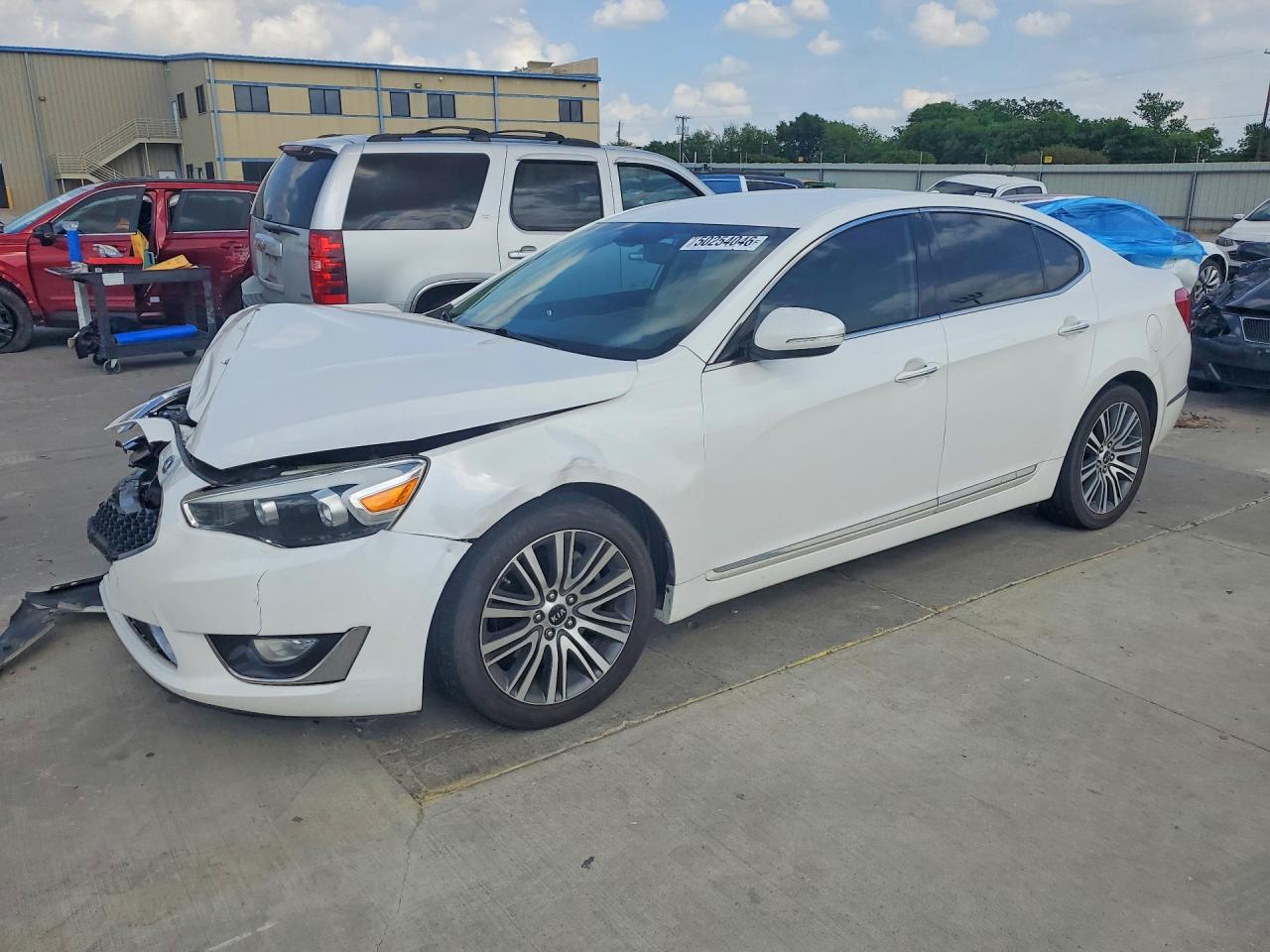 Salvage Kia Cadenza Image