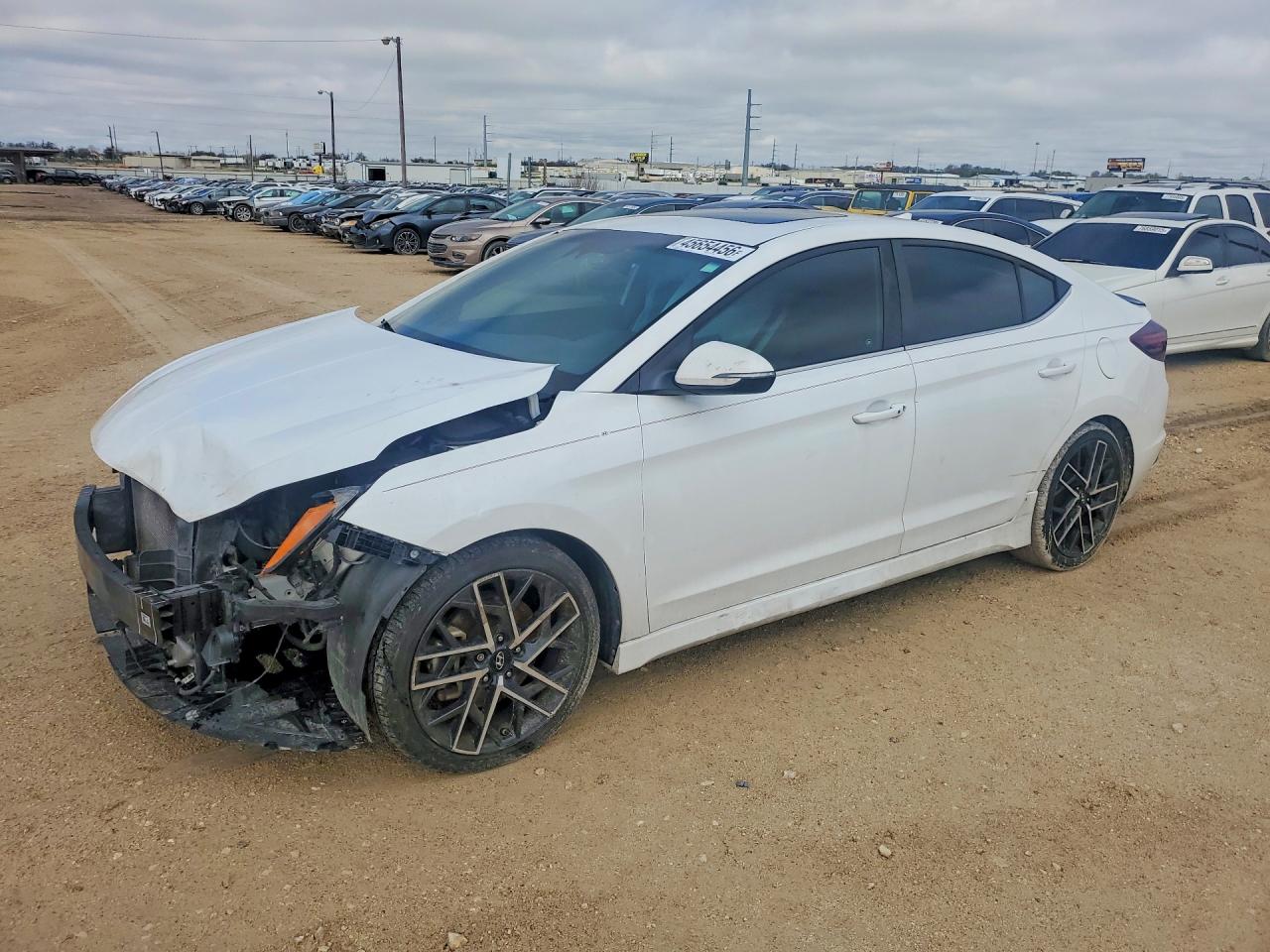 Salvage Hyundai ELANTRA Image