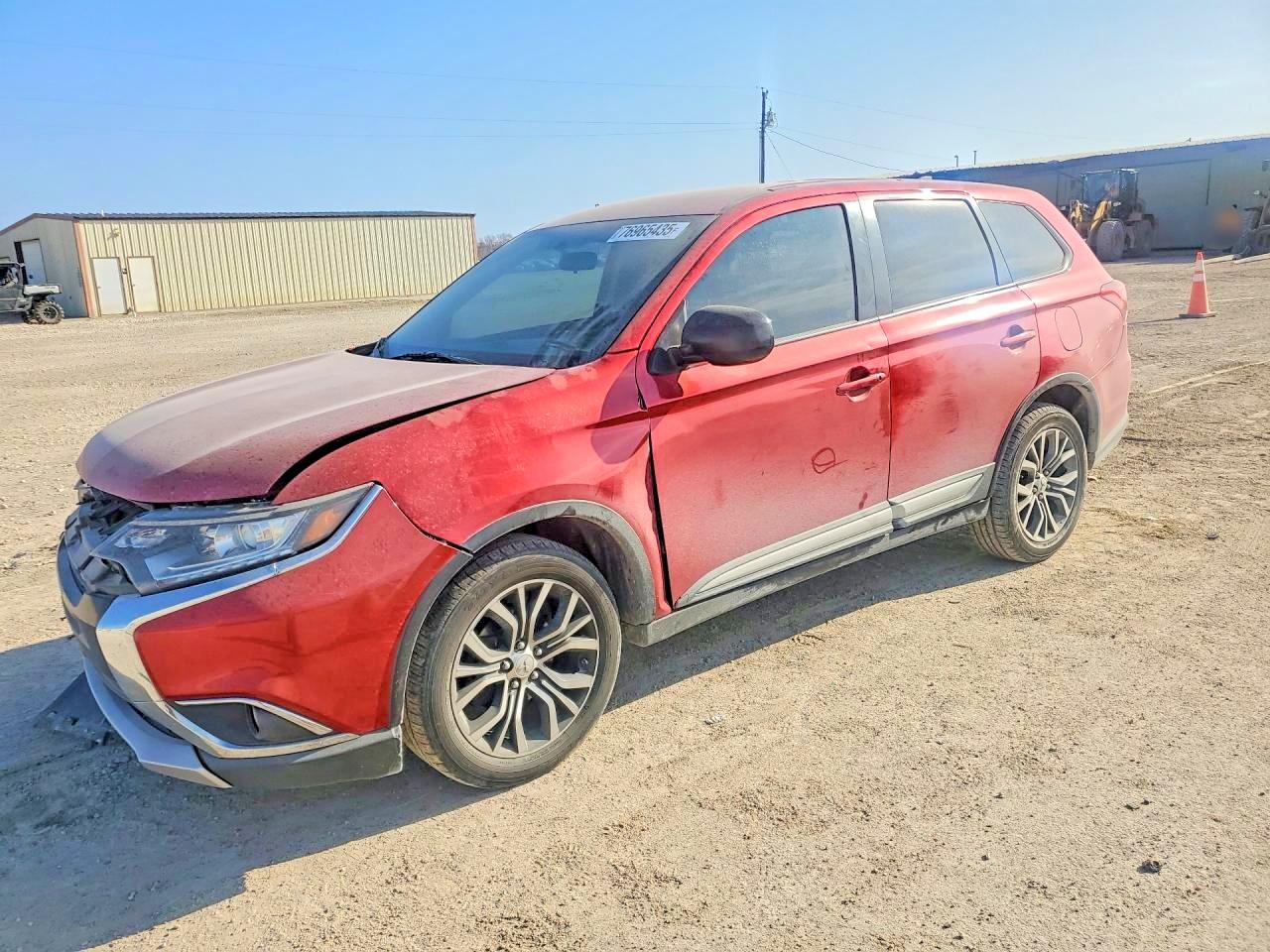Salvage Mitsubishi Outlander Image