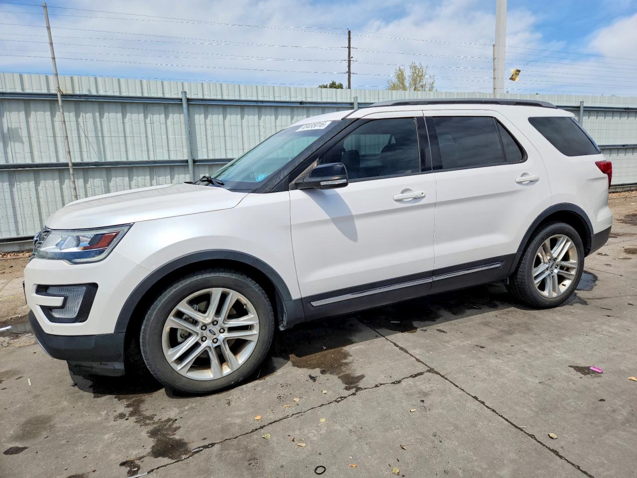 Salvage Ford Explorer Image