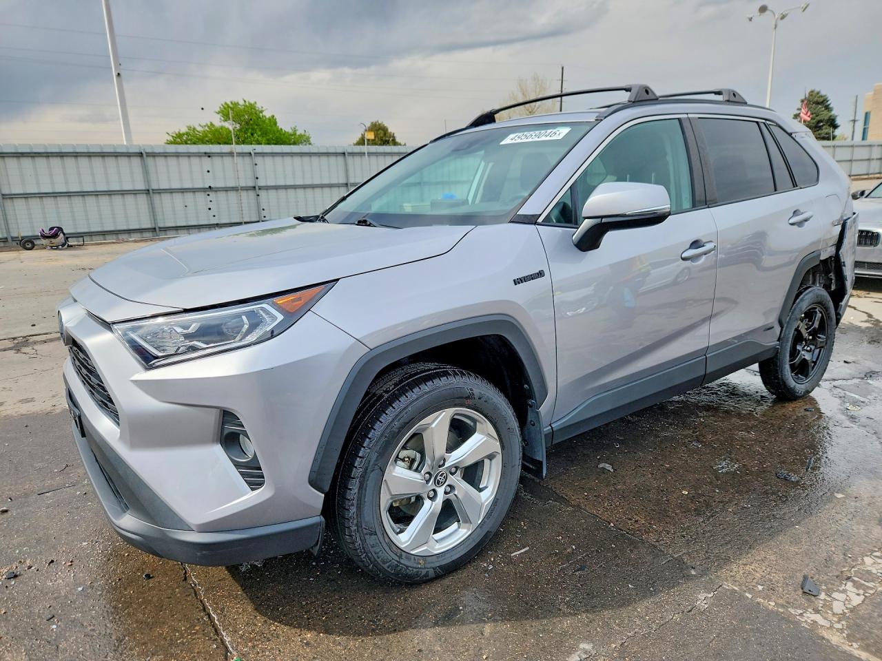 Salvage Toyota RAV4 Image