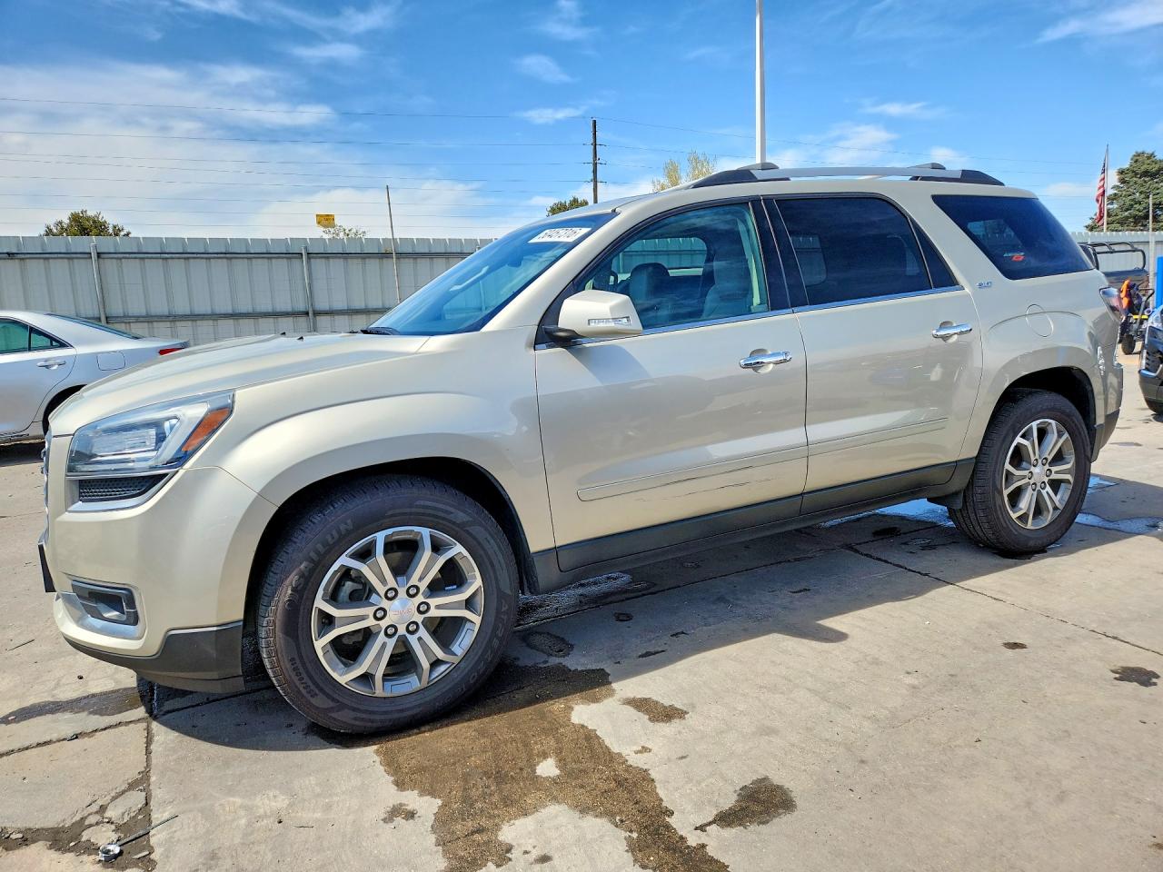 Salvage GMC Acadia Image