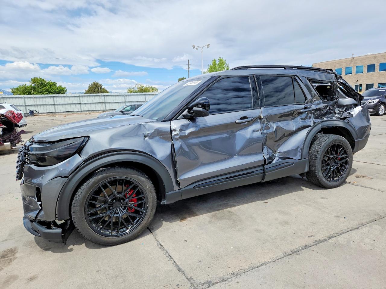 Salvage Ford Explorer Image