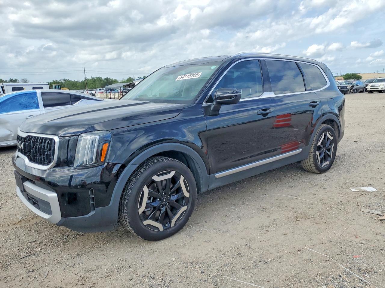 Salvage Kia Telluride Image