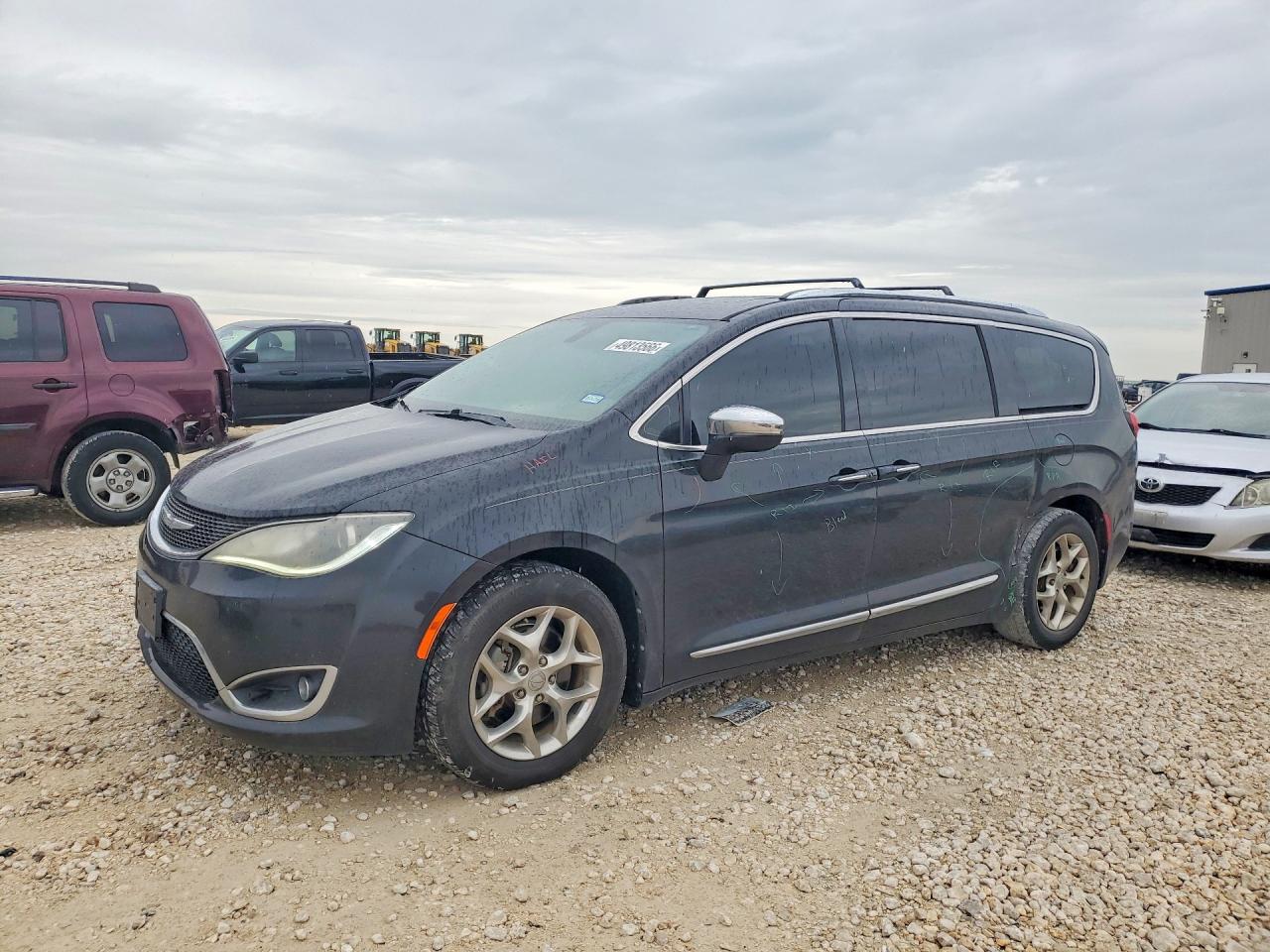 Salvage Chrysler Pacifica Image