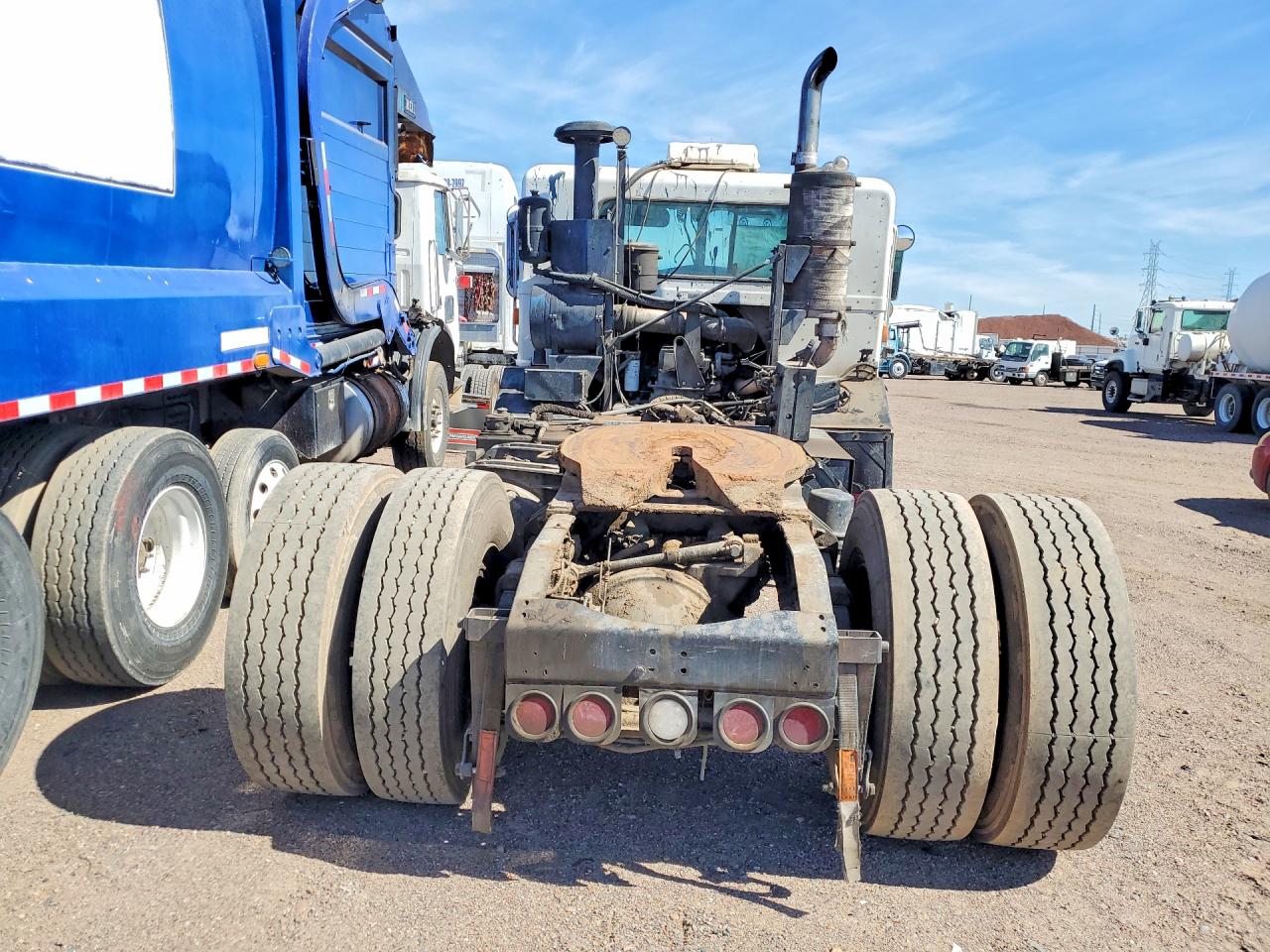 Peterbilt Tractor 320